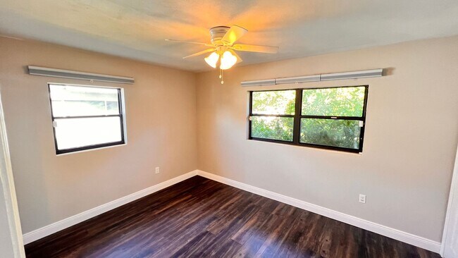 Building Photo - Timeless Charm Meets Modern Comfort in the Heart of Winter Park! WASHER & DRYER INCLUDED!