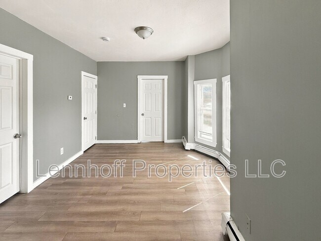 Building Photo - 142 Jewett St
