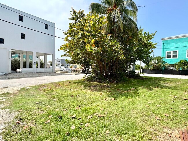 Building Photo - 728 92nd St