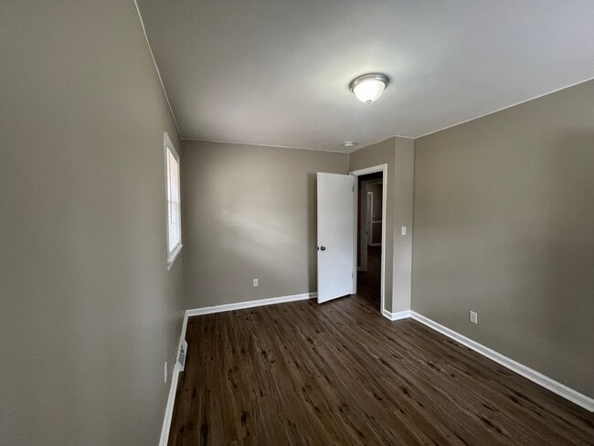 Building Photo - 4 Bedrooms, 1 Bathroom - Home in West Rome!