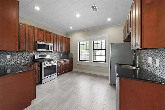 Building Photo - 309 Pecore St