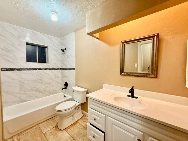 Building Photo - 9610 Crail Dr