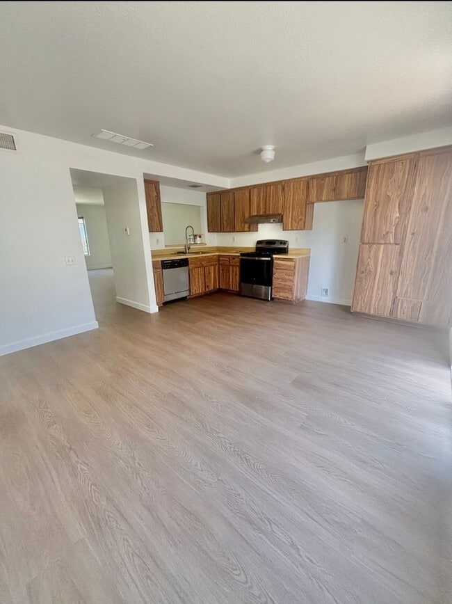 Building Photo - 2 bedroom 1.5 bath condo in Cedar Glen