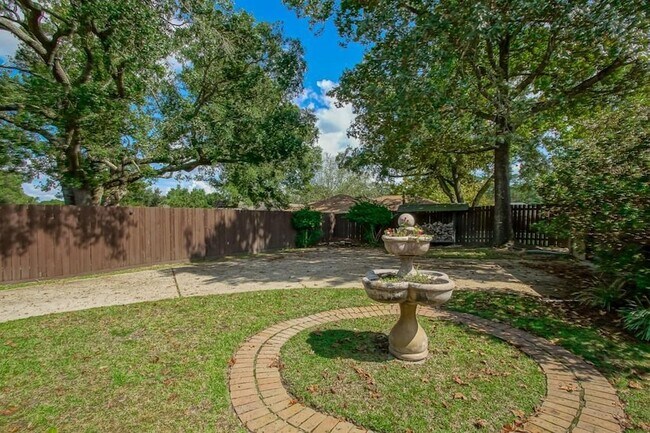 Building Photo - 131 Kingston Dr