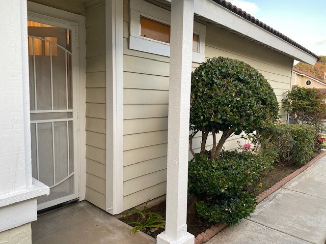 Building Photo - 2343 Lake Forest St