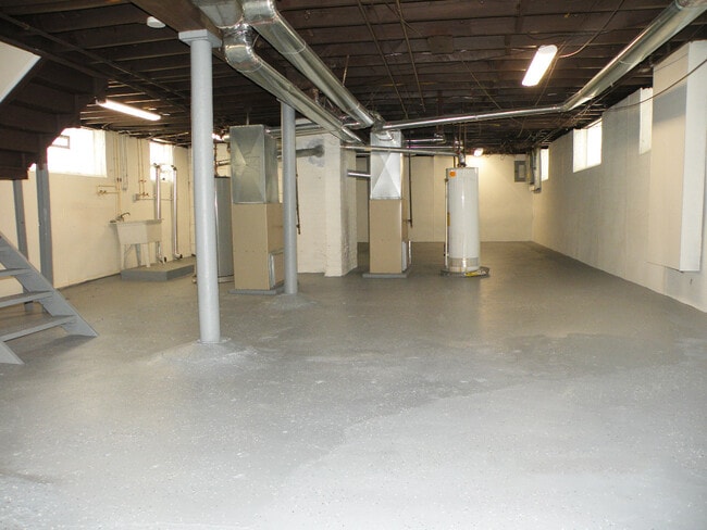 Building Photo - 3585 Chelton Rd