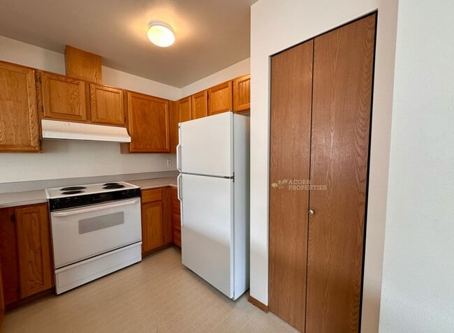 Building Photo - 944 NW Quarterdeck Loop