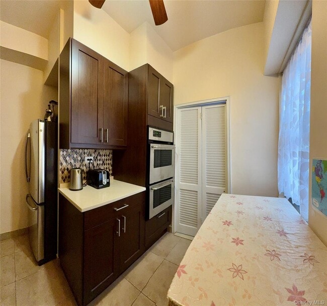 Building Photo - 61-20 Grand Central Pkwy