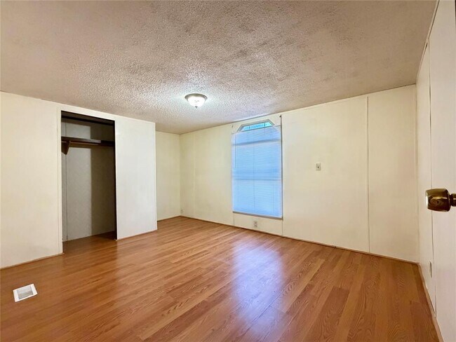 Building Photo - 382 Co Rd 4450