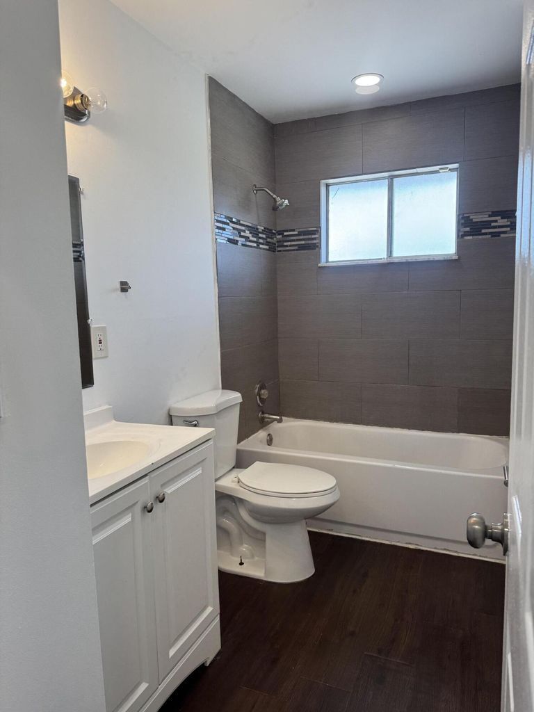 Building Photo - 206 E Tiffany Dr