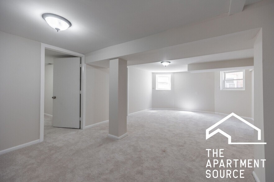 Building Photo - 2110 N Avers Ave