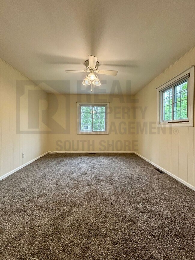 Building Photo - 1513 Monticello Park Dr