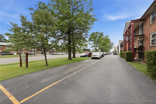 Building Photo - 2500 Sheridan Dr