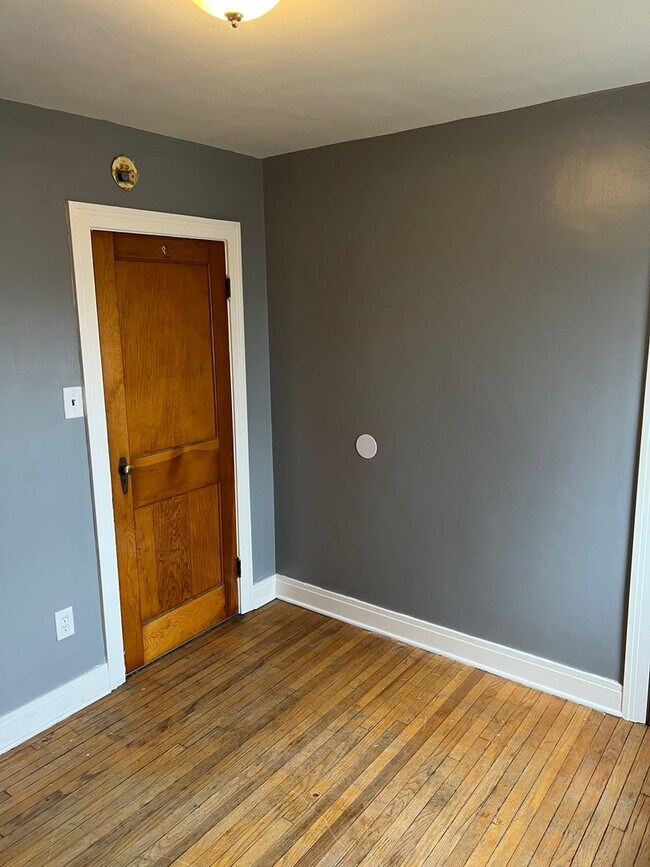Building Photo - Lovely 2 Bedroom Apartment in Old Town