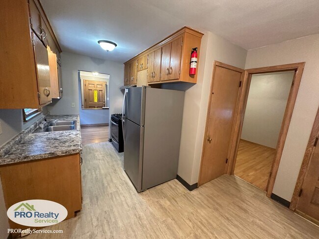 Building Photo - 3 Bedroom Home in South Saint Paul