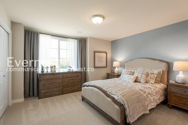 Building Photo - 2-Bed/2.5-Bath Townhome/Voucher Accepted