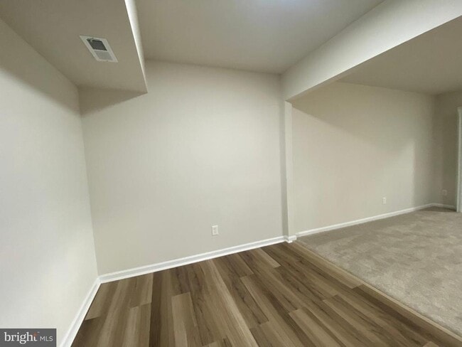 Building Photo - 9 Farrell Ln