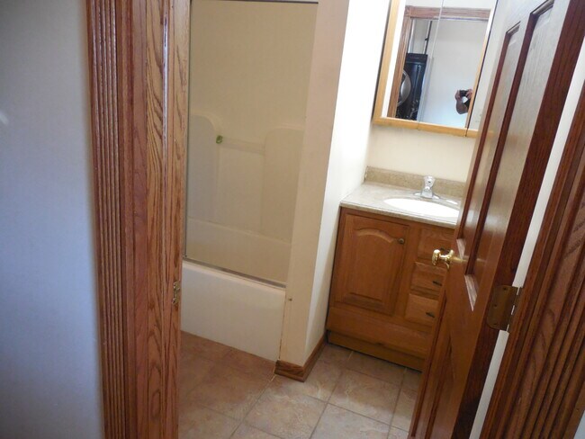 BATH - 528 N 1st St
