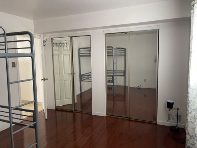 Primary Photo - 279 Ross Ave