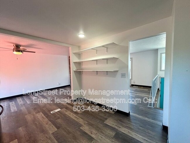 Building Photo - 794 SW Orchard Pl
