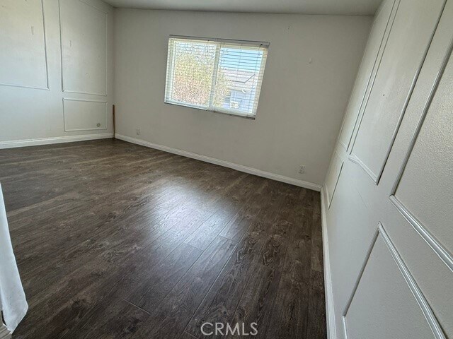 Building Photo - 2117 W Sycamore Ave