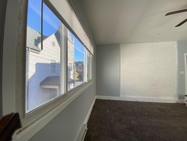 Building Photo - 23 E Walnut St