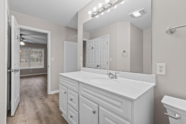 Building Photo - 631 Saddlewood Dr