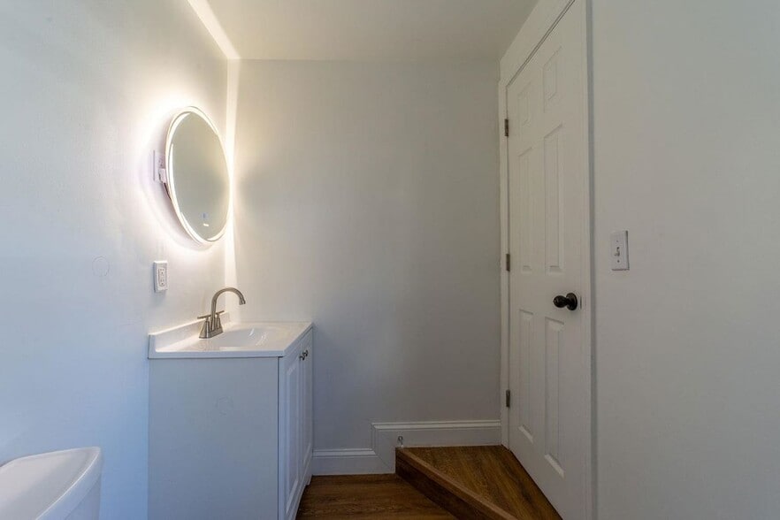 Building Photo - 14 Winter