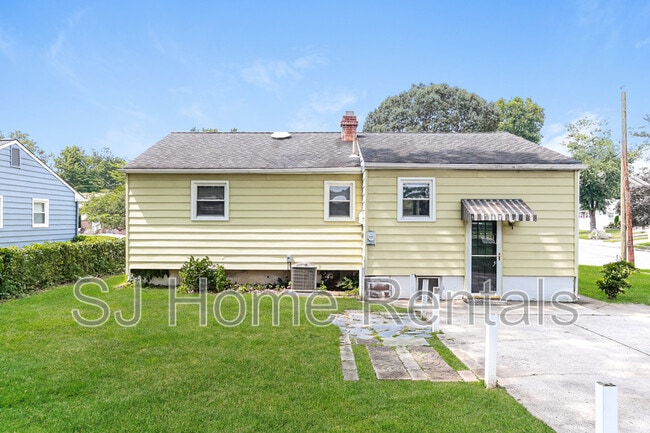 Building Photo - 1107 Hickory St