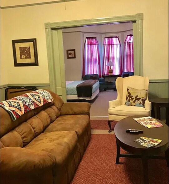 Building Photo - 320 W Hall St