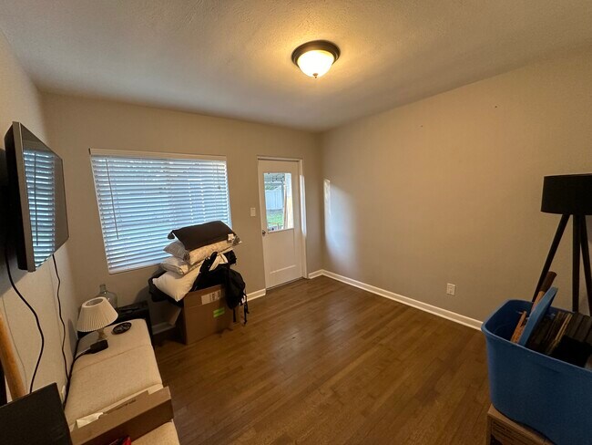 Guest bedroom 2 - 511 Lake Shore Dr