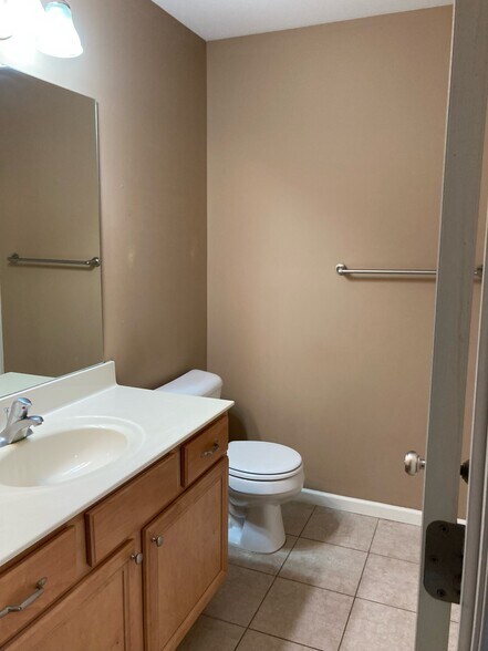 Building Photo - 900 Ashley Dr.