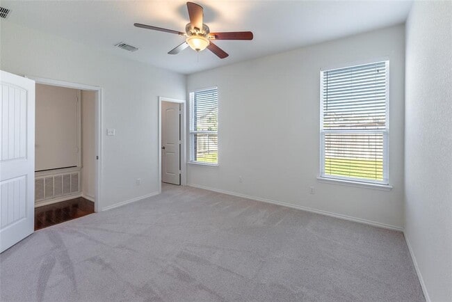 Building Photo - 2950 E Old Settlers Blvd