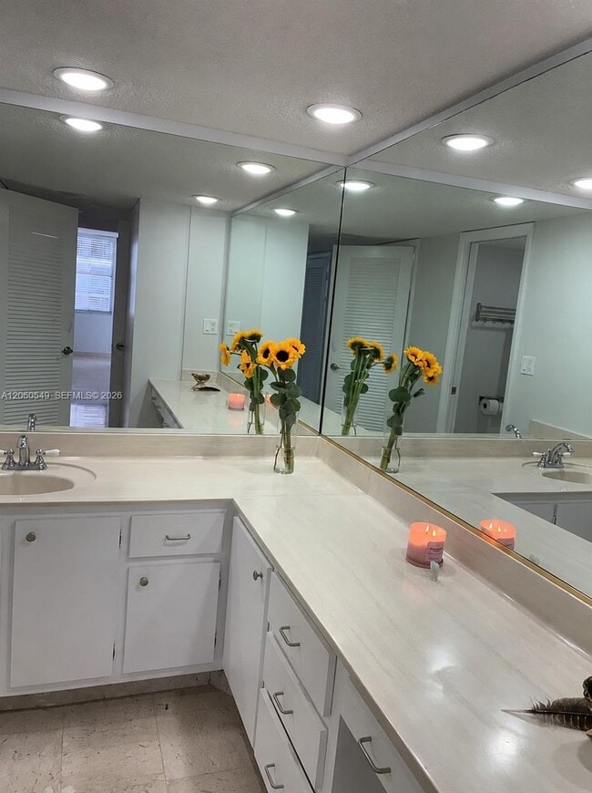 Building Photo - 6039 Collins Ave