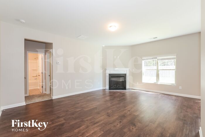 Building Photo - 3527 Lebella Ln