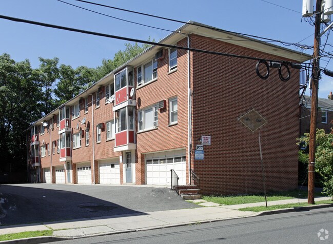 Primary Photo - 977 Stuyvesant Avenue