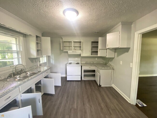 Building Photo - 5 James St