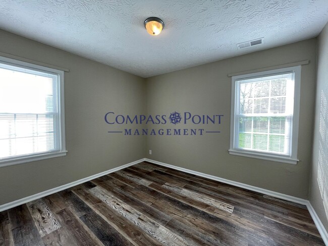 Building Photo - Your New Home Awaits!