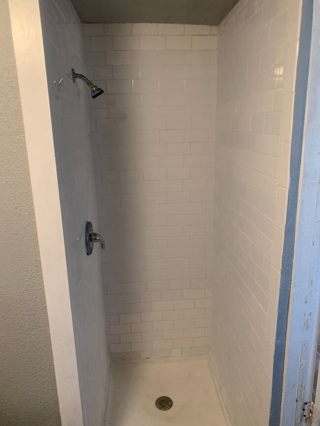 Building Photo - ALL BILLS PAID!!! Convenient Studio Unit!