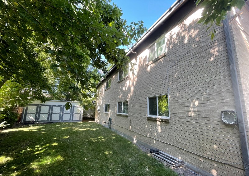 Building Photo - 831 E Stratford Ave