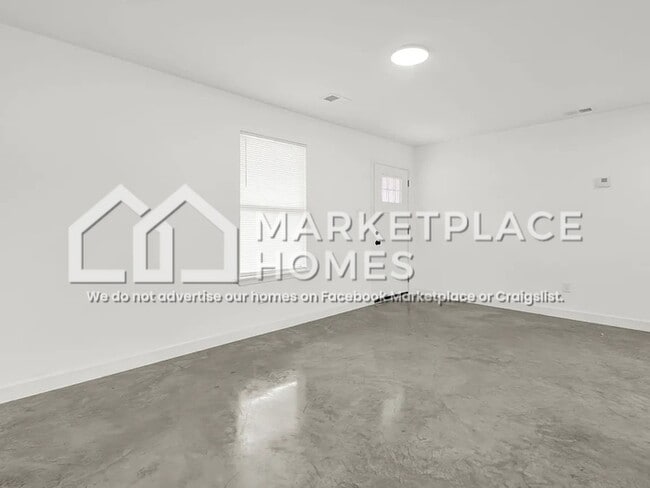 Building Photo - 851 Kippley St