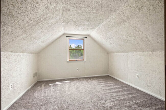 Building Photo - 15 Beech Ln