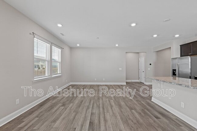 Building Photo - 138 Willow Grove Ln