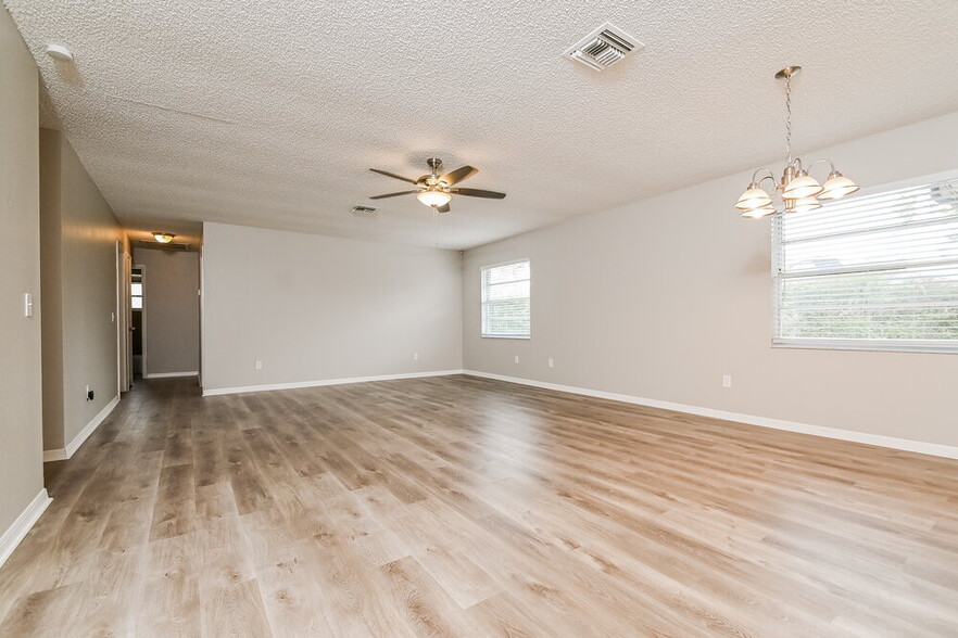 Building Photo - 151 Rainbow Blvd