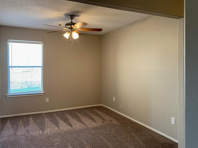 Building Photo - 1402 Swansfield Ln