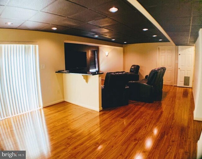 Building Photo - 21 Warwick Way