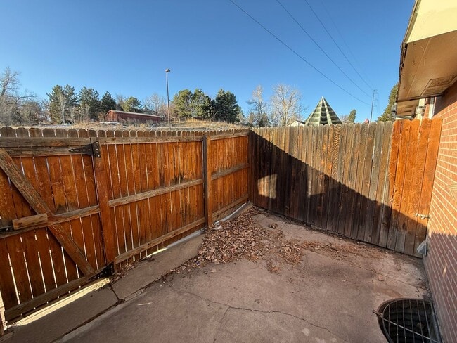 Building Photo - Spacious 2 Bed / 1.5 Bath in Centennial with In-Unit W/D