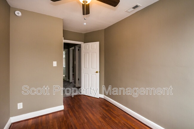 Building Photo - 8627 Willow Oak Rd
