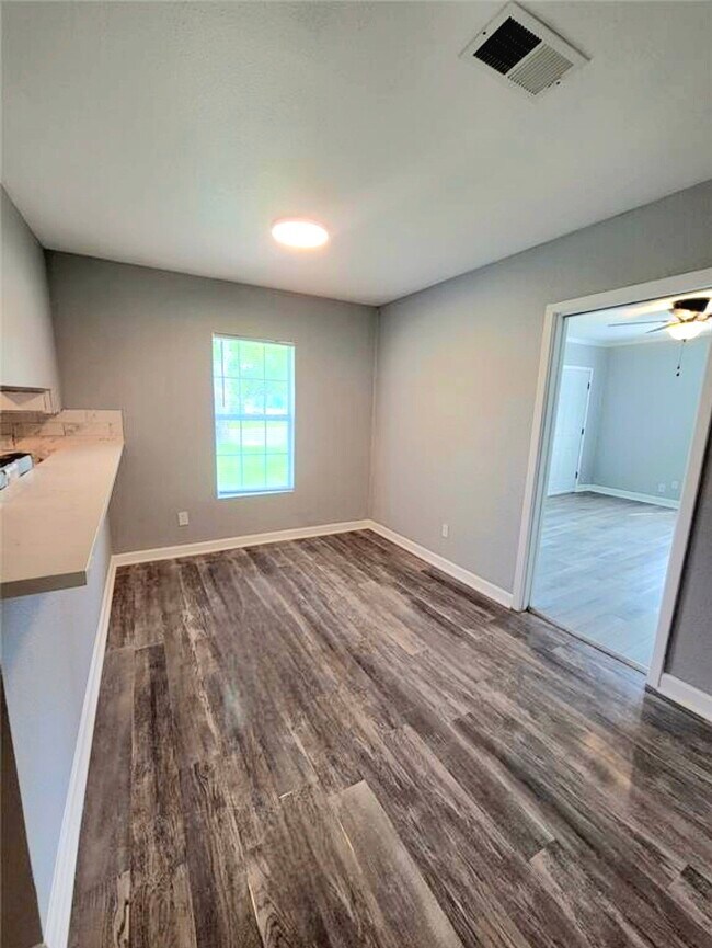 Building Photo - 701 18th Ave N