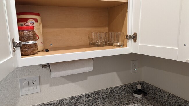 Cabinet with cups - 2605 Ercolano St